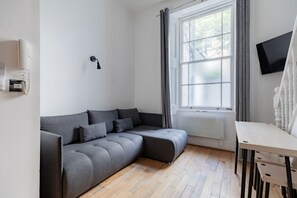 Studio – basic, eget bad | Strykejern/-brett