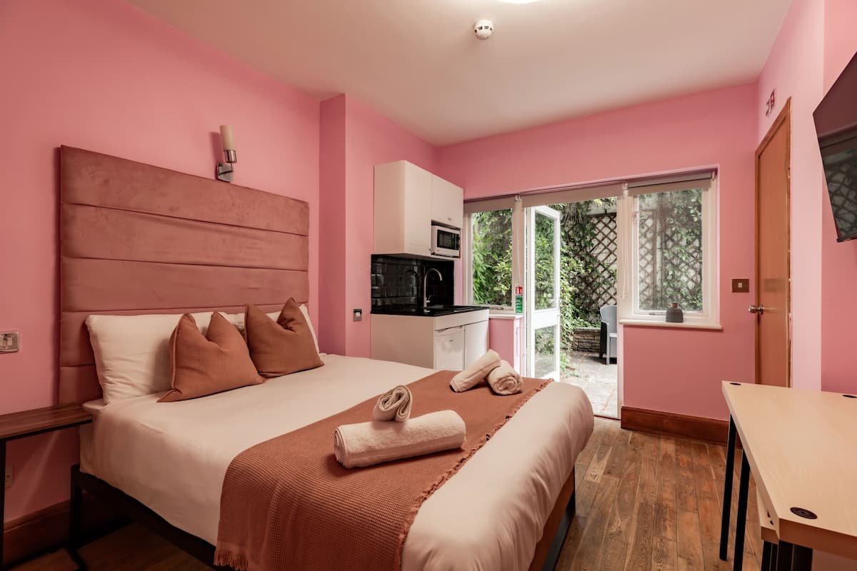 Studio, Ensuite | 1 bedroom, iron/ironing board