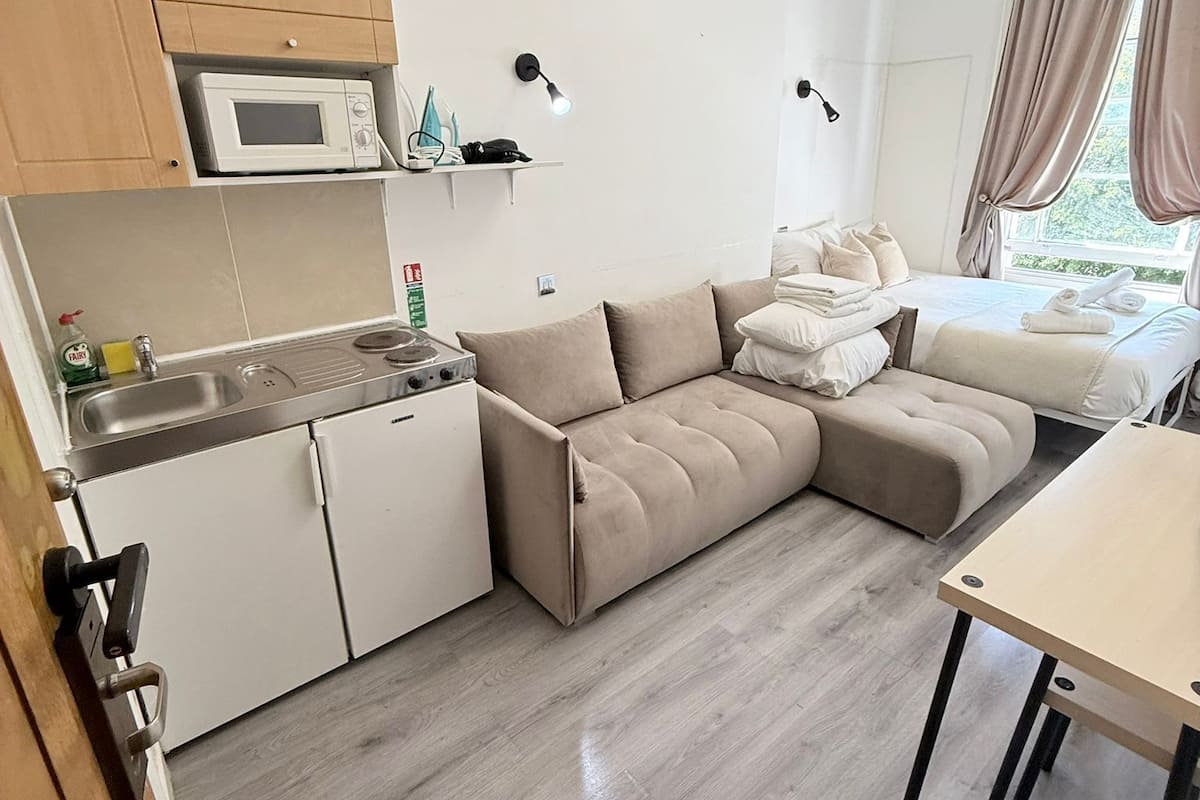 Apartment, Private Bathroom | 1 bedroom, iron/ironing board