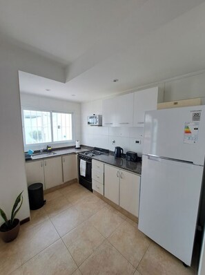 Fridge, microwave, oven, coffee/tea maker