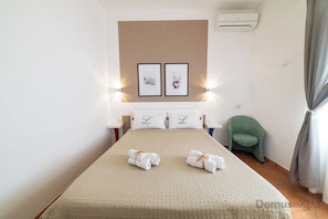 Comfort Double Room | Desk, free WiFi - La Loren By DomusExtra (Naples)