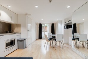 Apartament, bany privat (1) | 3 dormitoris, escriptori i espai de treball apte per a portàtils