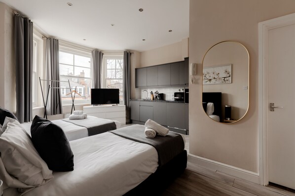 Bureau, espace de travail pour ordinateur portable