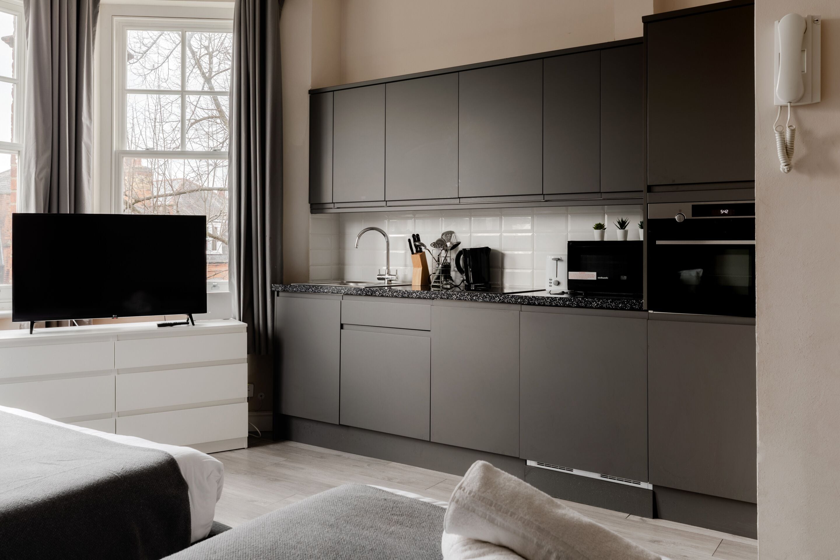 公寓, 私人浴室 | 办公桌、笔记本电脑工作区、熨斗/熨衣板