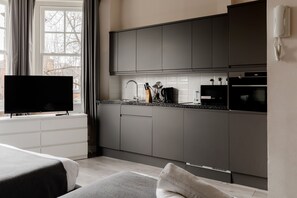 Bureau, espace de travail pour ordinateur portable