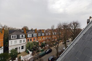 Apartamento, baño privado | 3 dormitorios, escritorio, espacio para trabajar con un portátil