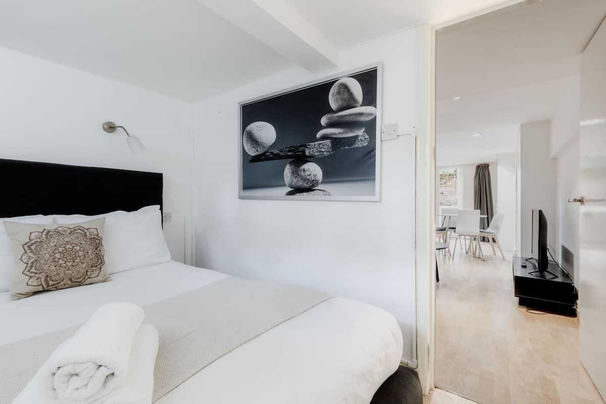 Apartment, Private Bathroom (1) | 3 bedrooms, desk, laptop workspace, iron/ironing board