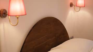 In-room safe, soundproofing, iron/ironing board, free WiFi