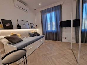 2 bedrooms, in-room safe, desk, free WiFi