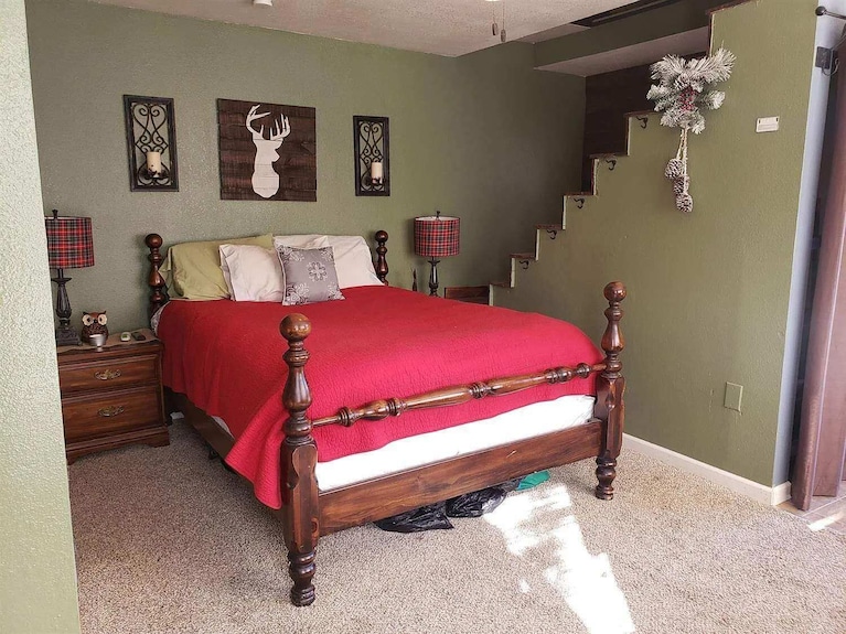 2 Story Tiny House Ready For Your Retreat In The Woods. 4x4 And Horses Welcome! - California