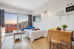 Leilighet | 1 soverom, skrivebord for bærbar PC og strykejern/-brett