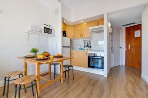 Dining - Apartment by Costa del Sol Beach & Pool (Benalmádena)