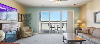 The Honey Badger Suite at Delton Grand - No Stairs