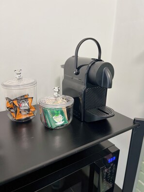 Kaffee und/oder Kaffeemaschine