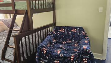 2 bedrooms, iron/ironing board, travel crib, free WiFi