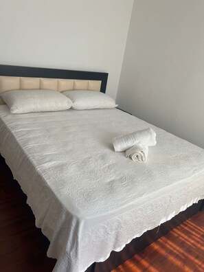 1 habitación, tabla de planchar con plancha, wifi y ropa de cama 