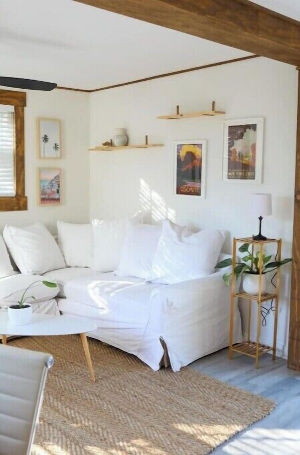 Interior - Cozy Donelson Cottage (Nashville)