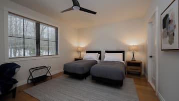 4 bedrooms, WiFi, bed sheets