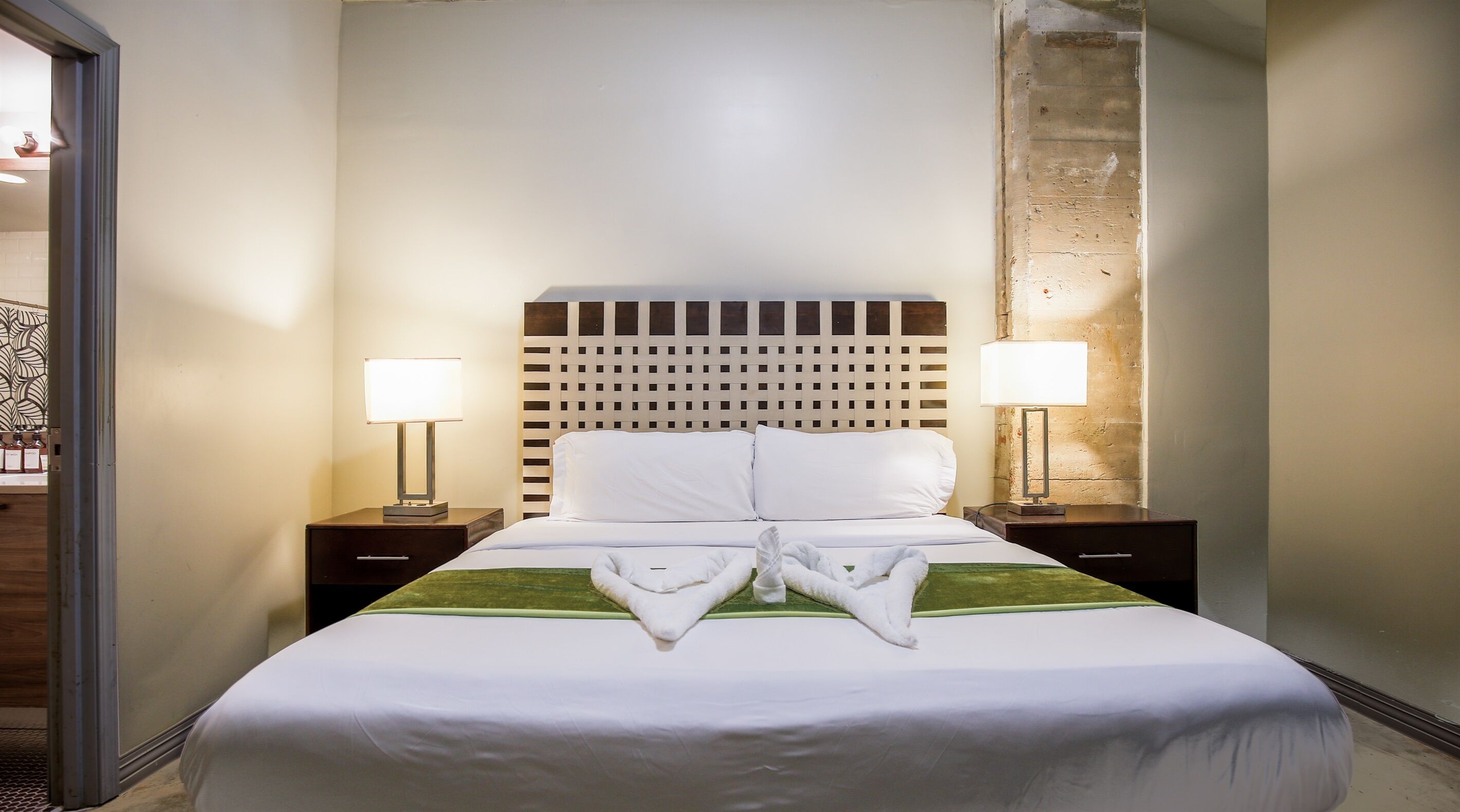 Tabla de planchar con plancha, cuna de viaje y wifi gratis 