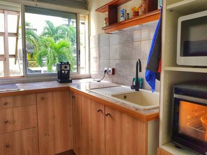 ثلاجة، ميكروويف، فرن، غسالة أطباق