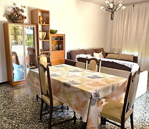 Dining - SAONA VILLAS (CP ESTHER): villa for 8 people, private pool, wifi, near the sea (Tres Calas)