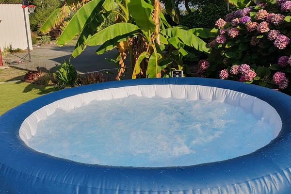Bañera de hidromasaje exterior