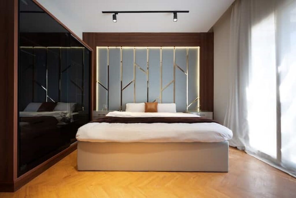 8 bedrooms, iron/ironing board, WiFi