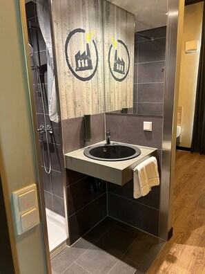 Single Room | Bathroom - Das Schlafwerk Köln-Messe (Cologne)