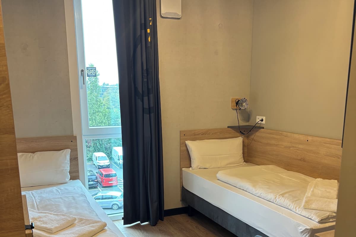 Hypo-allergenic bedding available, WiFi (free), bed sheets