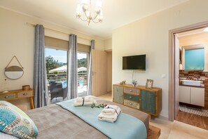 Villa | 4 bedrooms, individually furnished, iron/ironing board, bed sheets - Villa in Armenoi Near Rethymno Beaches (Rethymno)