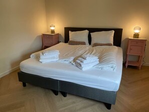2 bedrooms, WiFi, bed sheets
