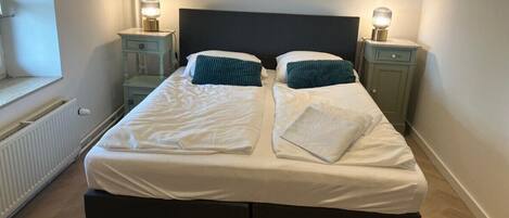 2 chambres, bureau, Wi-Fi gratuit, draps fournis