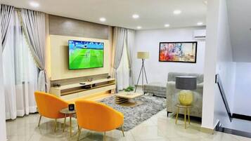 Family Apartment, Balcony, City View | Living area