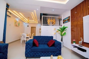Family Apartment, Balcony, City View | Living area