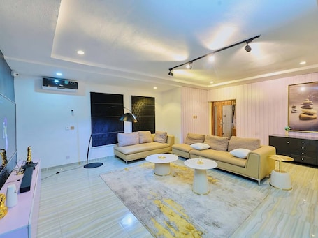 Family Apartment, Balcony, City View | Living area