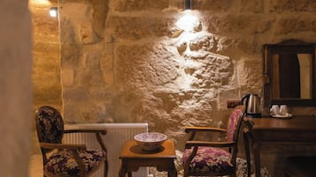 Cave Room | Living area
