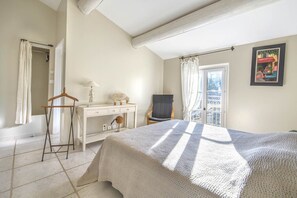 5 Schlafzimmer, Bügeleisen/Bügelbrett, Internetzugang, Bettwäsche