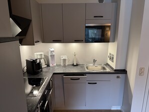 Refrigerador, microondas, horno, placa de cocina