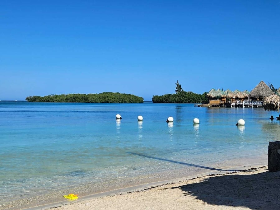 Private beach nearby, white sand, 2 beach bars