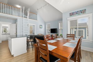 Dining - The Harlequin - 20 Summer Village (Prince Edward)