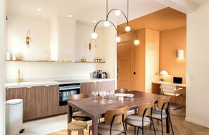 Dining - NEAR TO PARISIAN LANDMARKS,@LES HALLES, PALAIS-ROYAL, OPÉRA GARNIER &  LOUVRE (Paris)