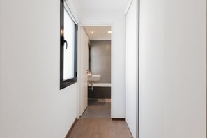 Appartement | Salle de bain | Articles de toilette gratuits, sèche-cheveux, serviettes fournies, savon