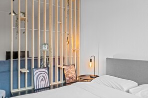 1 bedroom, internet, bed sheets