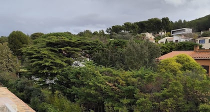 Loue pour vacances toutes saisons studio 4 personnes située à Saint Cyr sur Mer