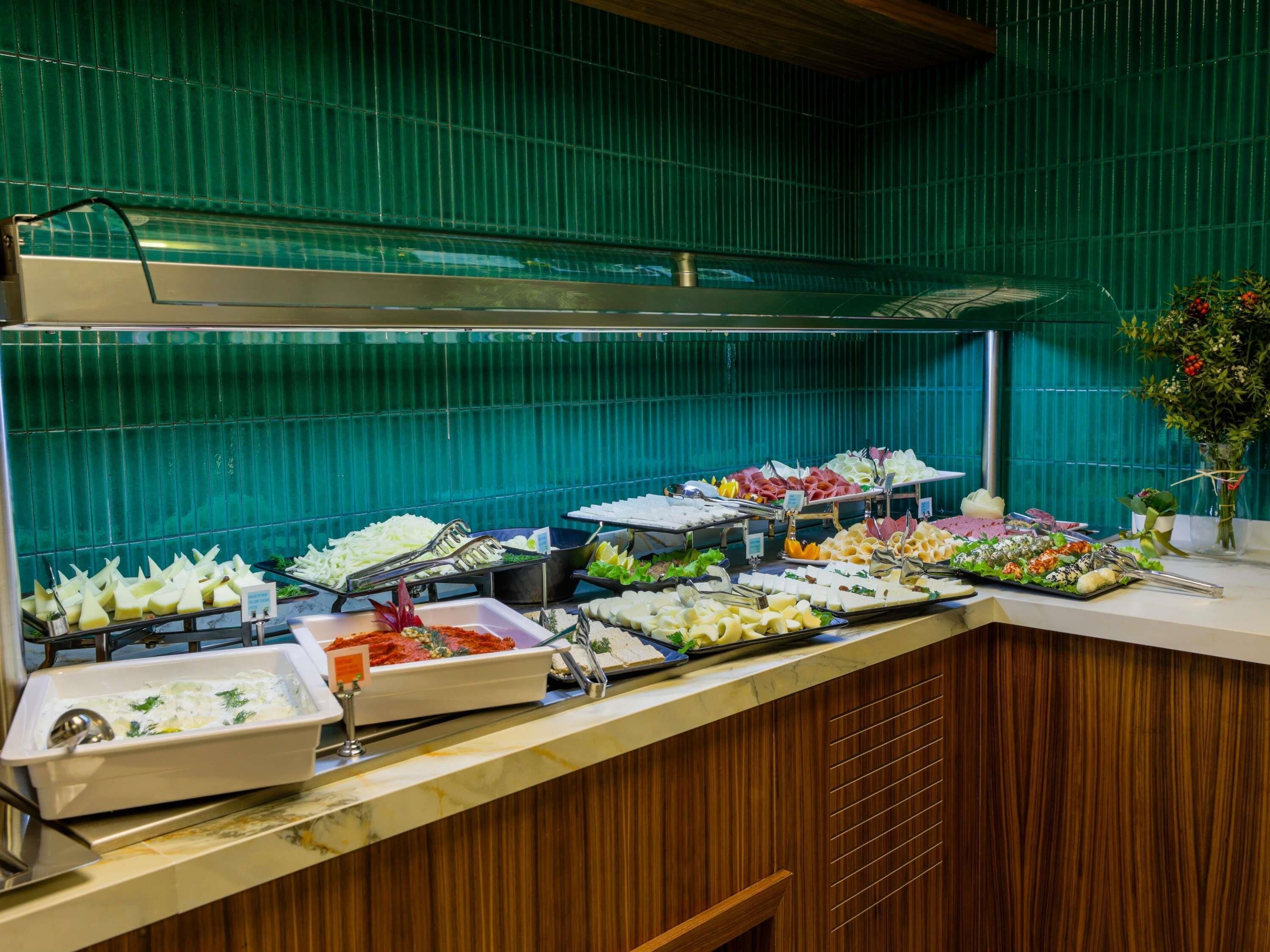 Buffet breakfast for a fee on weekends