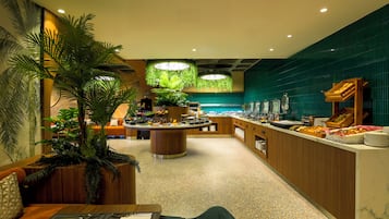 Frokostbuffé mot et tillegg i helgene