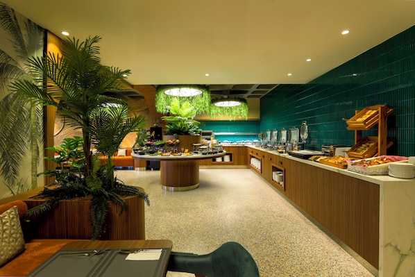 Desayuno buffet los fines de semana (con cargo) 