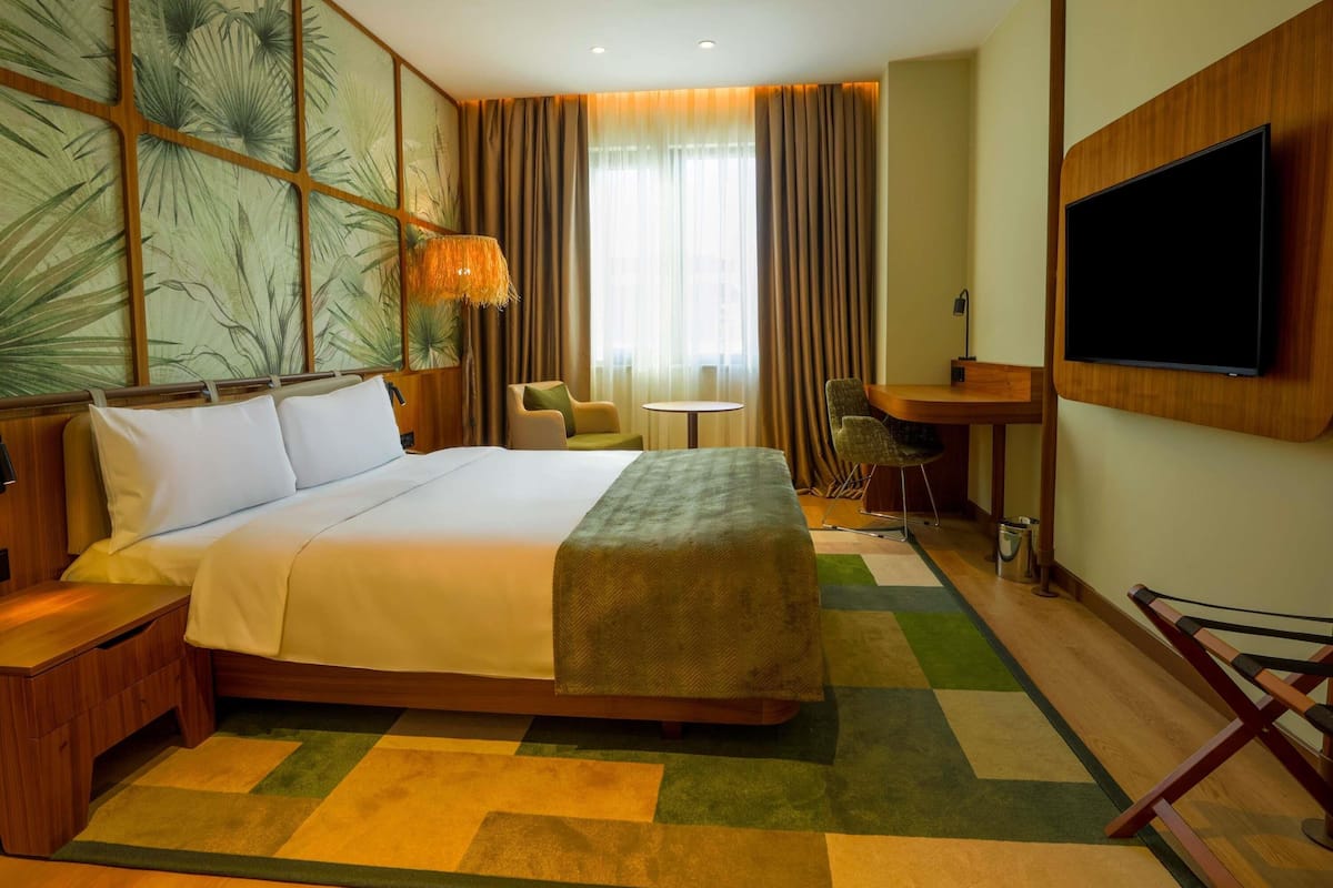 1 bedroom, in-room safe, desk, blackout curtains