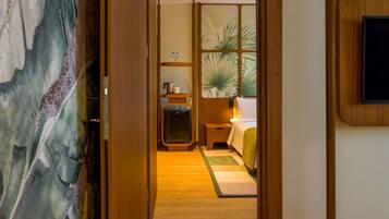 1 bedroom, in-room safe, desk, blackout curtains