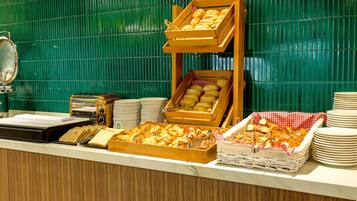 Buffet breakfast for a fee on weekends